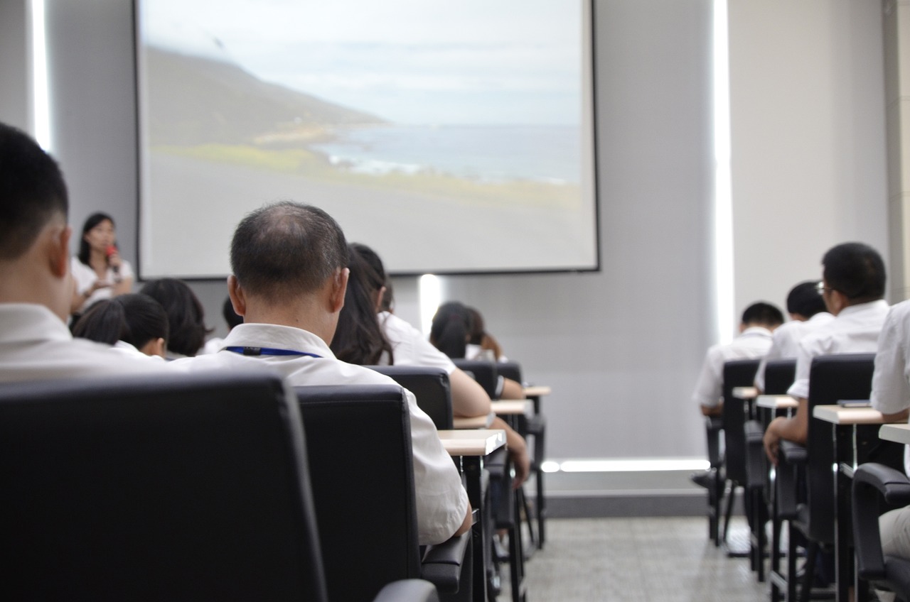 学校兼职,学校兼职，探索、成长与收获